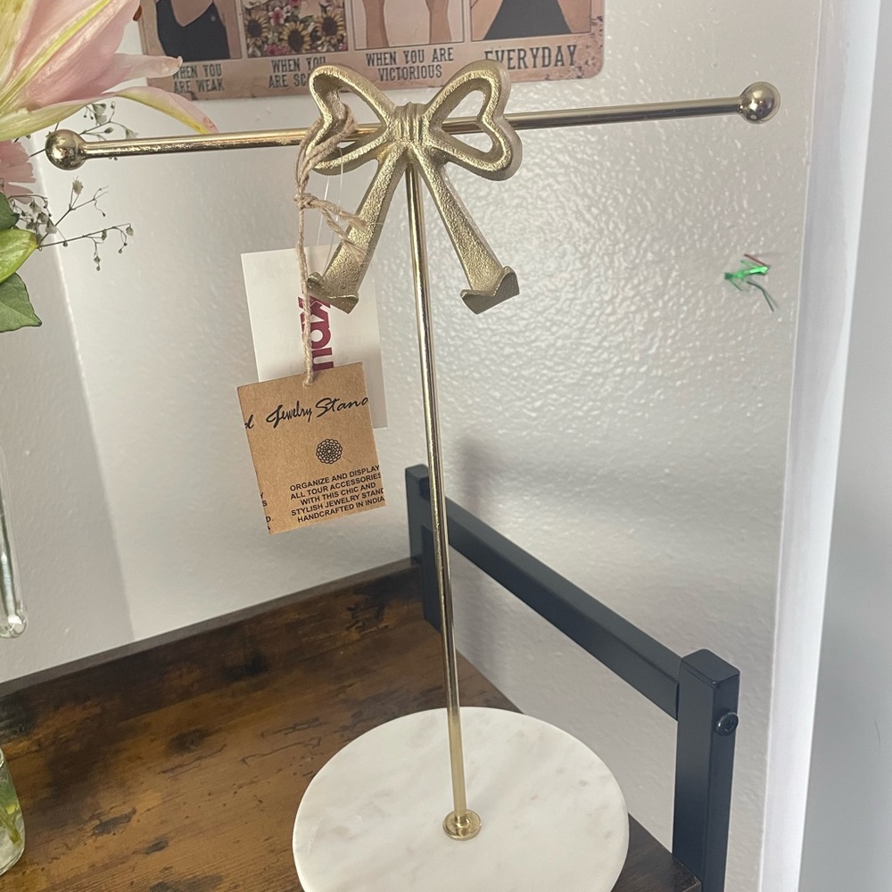 Chic Gold Bow Jewelry Holder